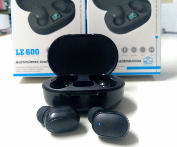 20241221_212555 Auriculares bluetooth LE600
